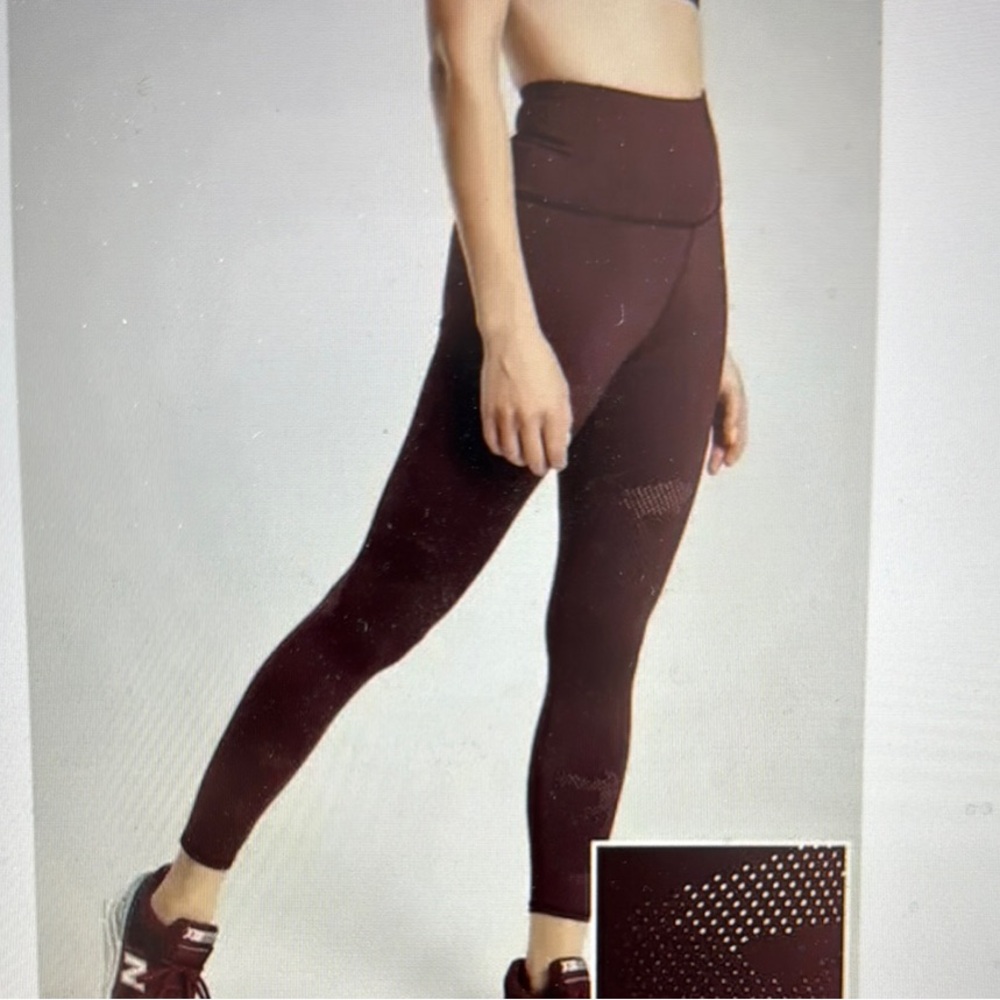Athleta Persistence Camo Laser Cut 7/8 Tight in Burgundy size XXS